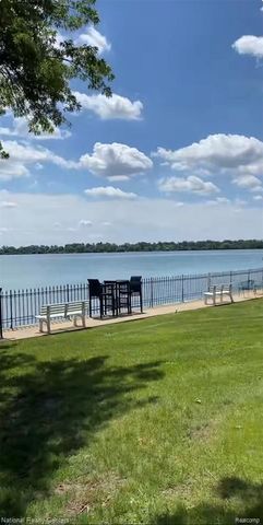 8120 E Jefferso E Jefferson Avenue 7E, Detroit, MI 48214