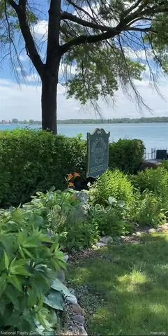 8120 E Jefferso E Jefferson Avenue 7E, Detroit, MI 48214