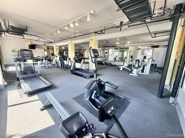 8120 E Jefferso E Jefferson Avenue 7E, Detroit, MI 48214