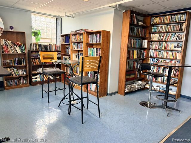 8120 E Jefferso E Jefferson Avenue 7E, Detroit, MI 48214