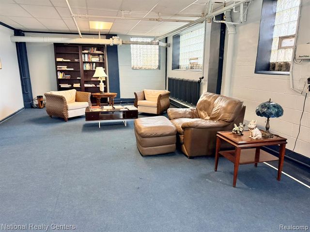8120 E Jefferso E Jefferson Avenue 7E, Detroit, MI 48214