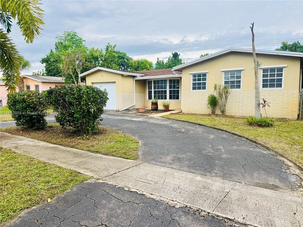 4771 NW 20th St, Lauderhill, FL 33313