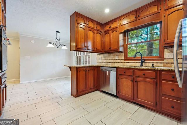 556 Lees Trace SW, Marietta, GA 30064