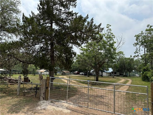 725 Post Oak Road, Goliad, TX 77963