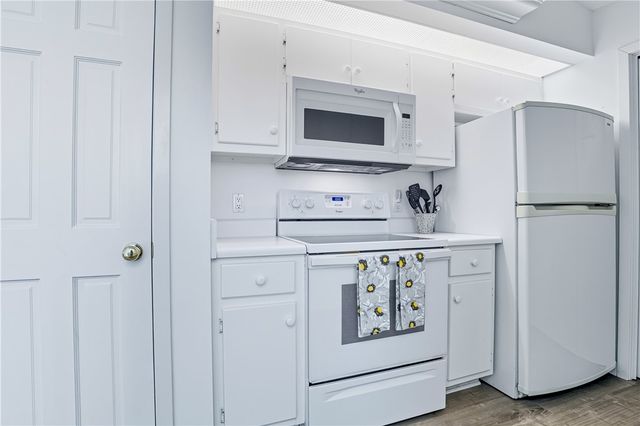 4 Bay Tree Court W, St Simons Island, GA 31522