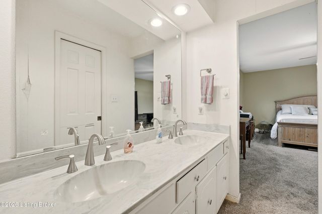 10501 Lawrencekirk Ct, Louisville, KY 40243