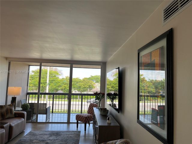 10525 SW 112th Avenue 314, Miami, FL 33176