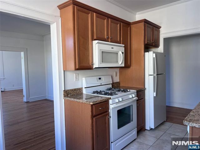 236 Greenmount 1, Cliffside Park, NJ 07010