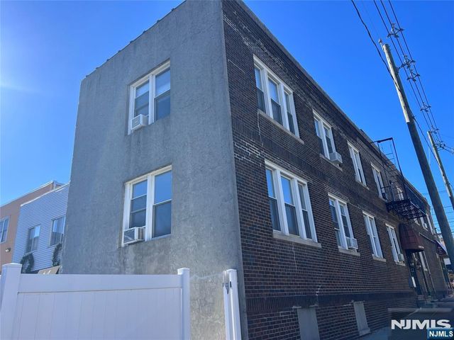 236 Greenmount 1, Cliffside Park, NJ 07010