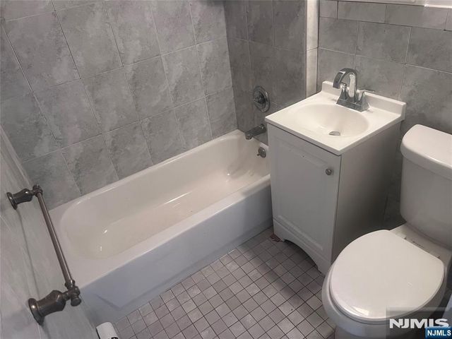 236 Greenmount 1, Cliffside Park, NJ 07010