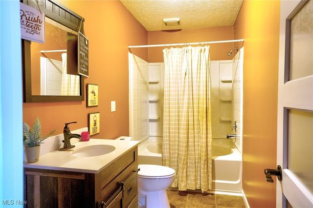 11135 Baumhart Road, Amherst, OH 44001