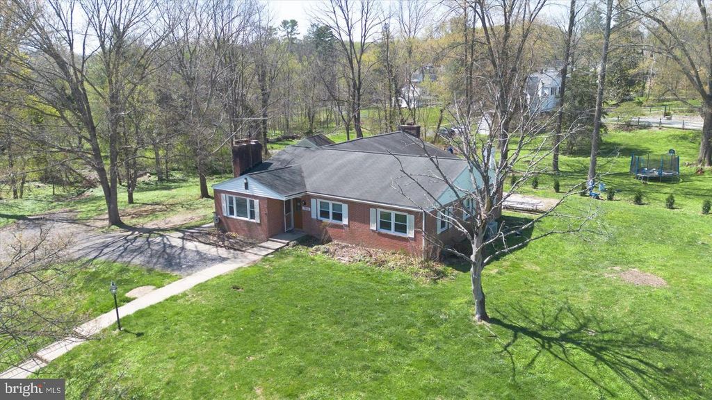 Image 10 of property listing at 1701 ROLAND AVE, Baltimore, MD 21204