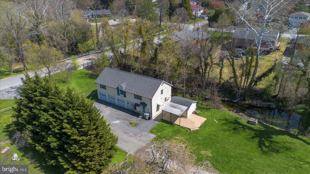 Image 11 of property listing at 1701 ROLAND AVE, Baltimore, MD 21204