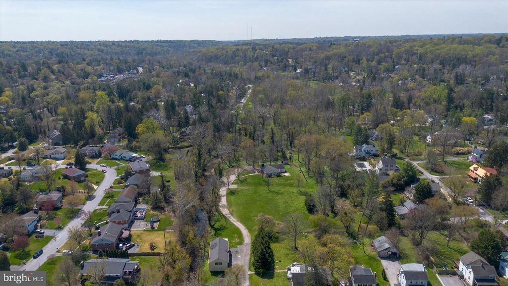 Image 2 of property listing at 1701 ROLAND AVE, Baltimore, MD 21204