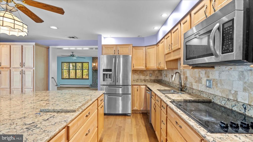 Image 27 of property listing at 1701 ROLAND AVE, Baltimore, MD 21204