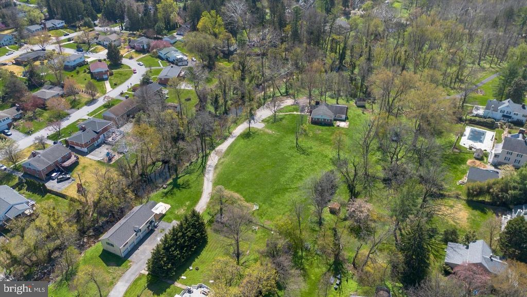 Image 3 of property listing at 1701 ROLAND AVE, Baltimore, MD 21204