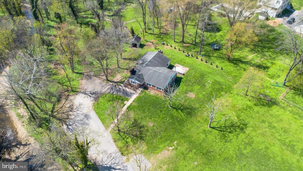 Image 5 of property listing at 1701 ROLAND AVE, Baltimore, MD 21204