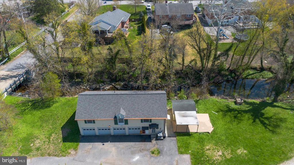 Image 6 of property listing at 1701 ROLAND AVE, Baltimore, MD 21204