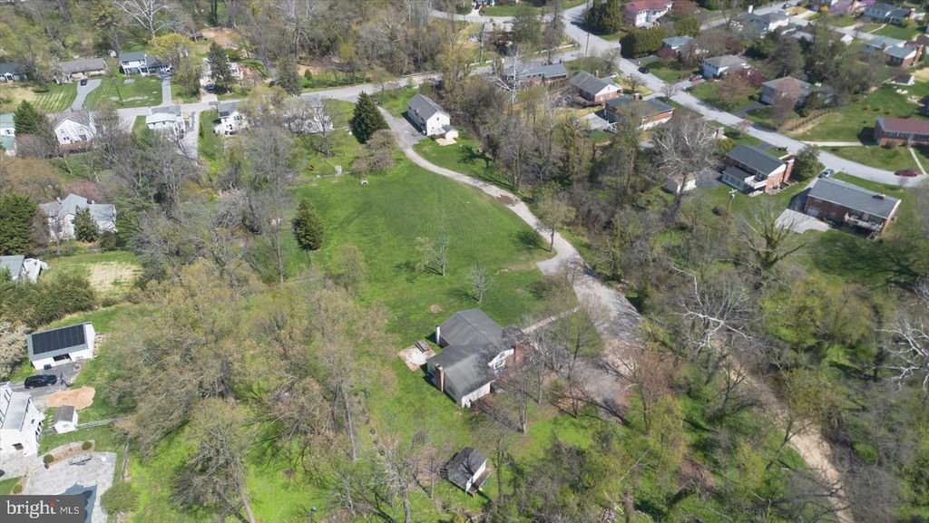 Image 7 of property listing at 1701 ROLAND AVE, Baltimore, MD 21204