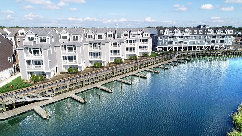 613 Marina Pointe Drive 613, East Rockaway, NY 11518