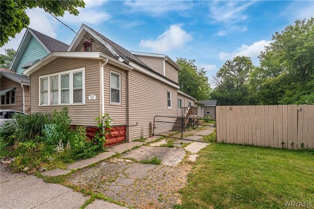 313 Benzinger St., Buffalo, NY 14206