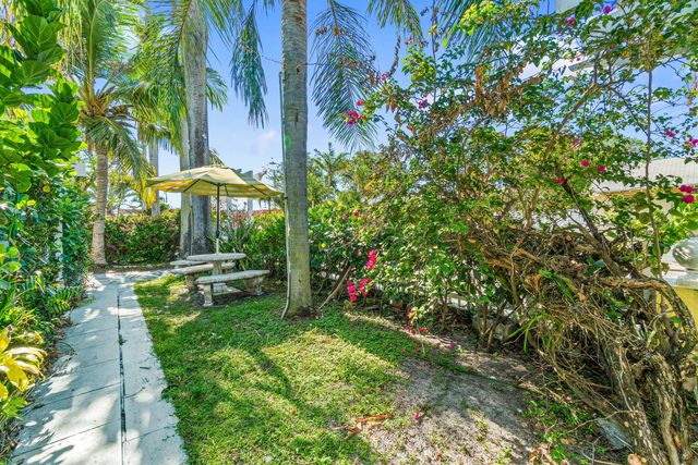 629 Selkirk Street, West Palm Beach, FL 33405