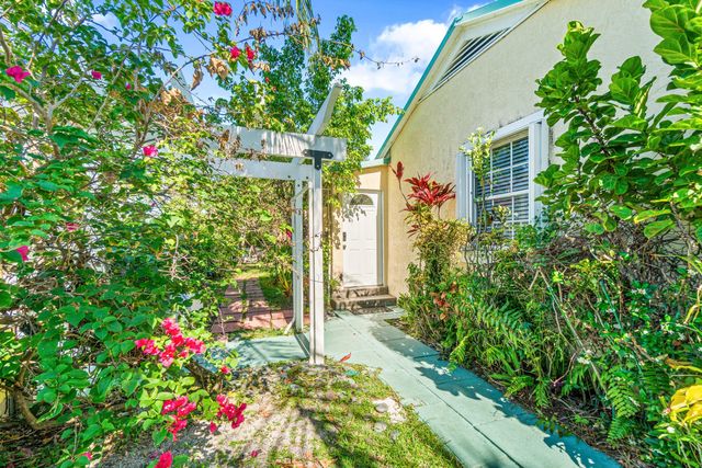 629 Selkirk Street, West Palm Beach, FL 33405