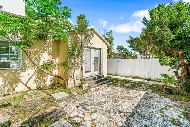 629 Selkirk Street, West Palm Beach, FL 33405