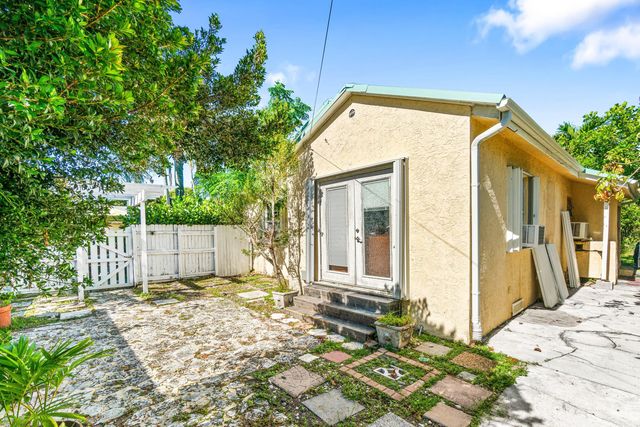 629 Selkirk Street, West Palm Beach, FL 33405