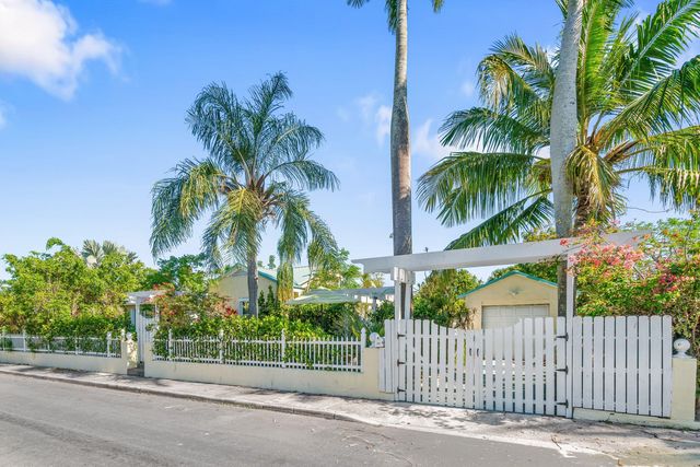 629 Selkirk Street, West Palm Beach, FL 33405