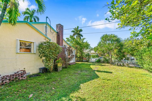 629 Selkirk Street, West Palm Beach, FL 33405