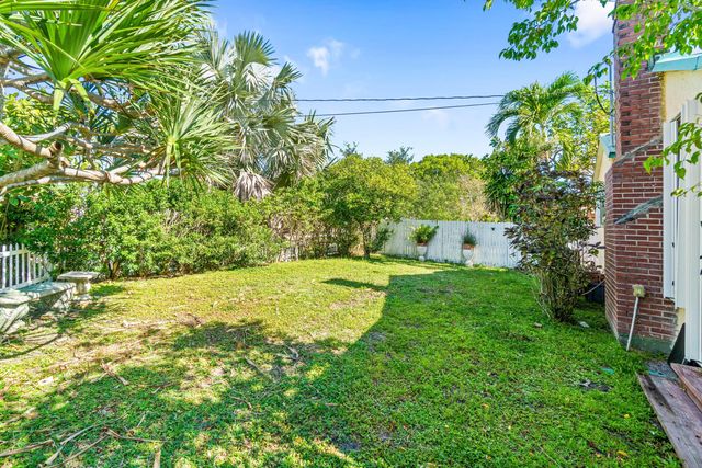629 Selkirk Street, West Palm Beach, FL 33405