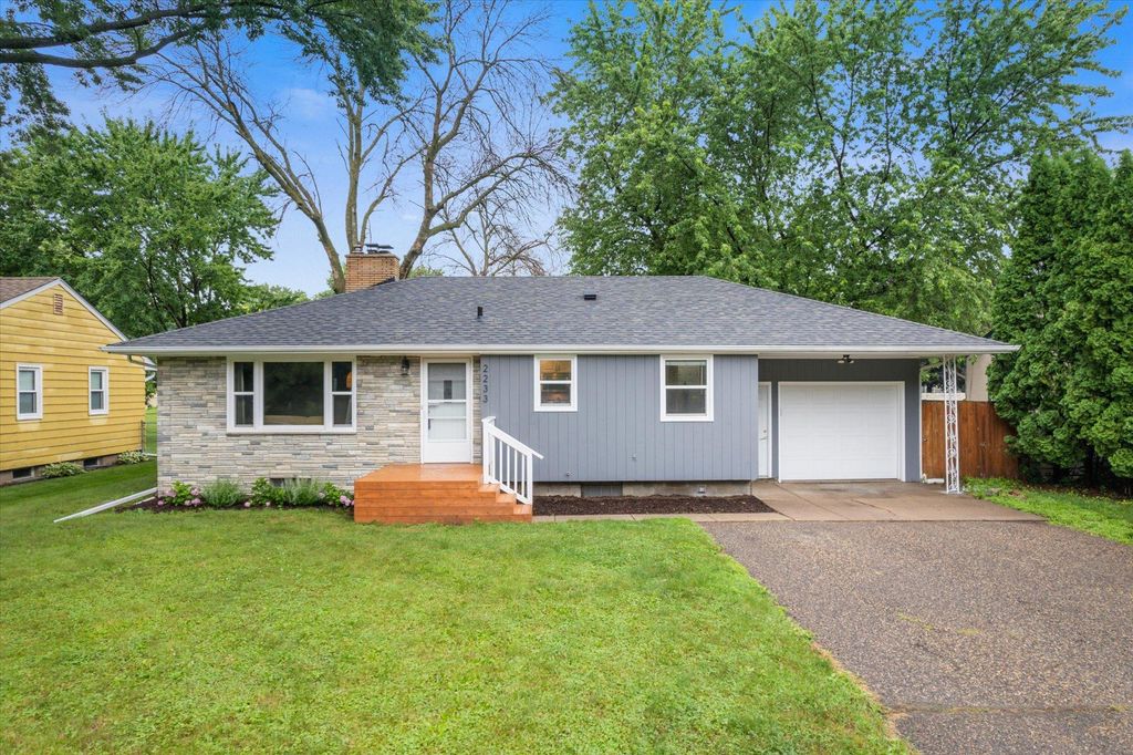 2233 17th Avenue E, North Saint Paul, MN 55109
