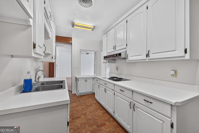 808 Seminole Trail, Waycross, GA 31501