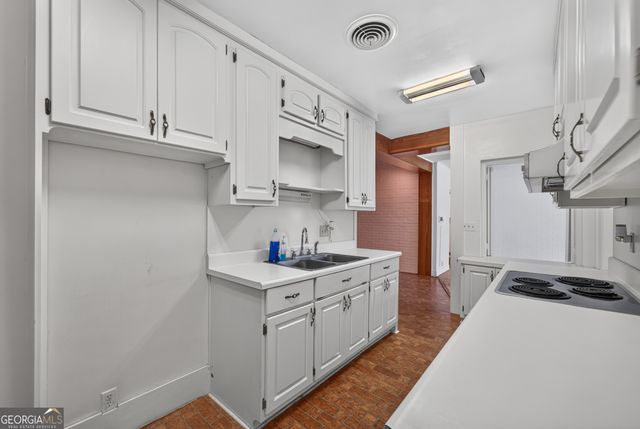 808 Seminole Trail, Waycross, GA 31501