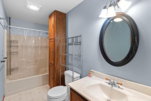 1513 E PLAZA DRIVE, Appleton, WI 54915