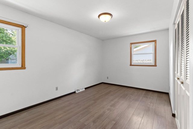 1513 E PLAZA DRIVE, Appleton, WI 54915