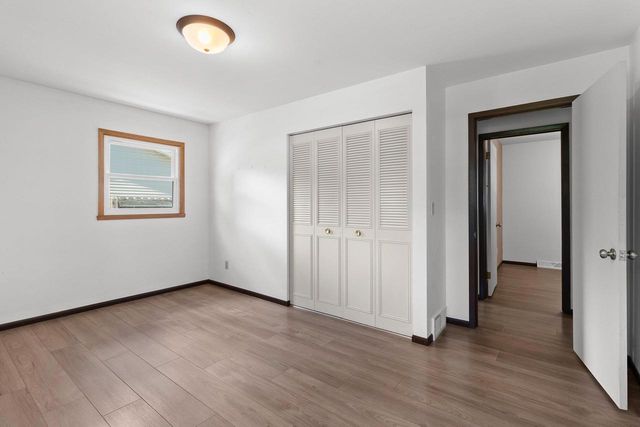 1513 E PLAZA DRIVE, Appleton, WI 54915