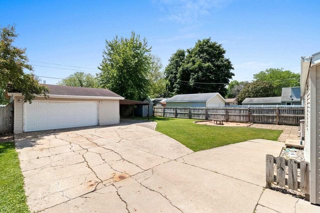 1513 E PLAZA DRIVE, Appleton, WI 54915