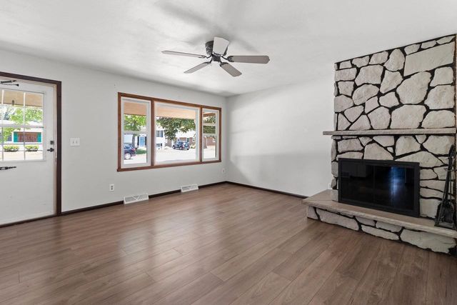 1513 E PLAZA DRIVE, Appleton, WI 54915
