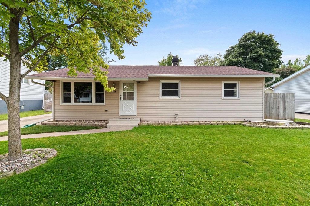 1513 E PLAZA DRIVE, Appleton, WI 54915