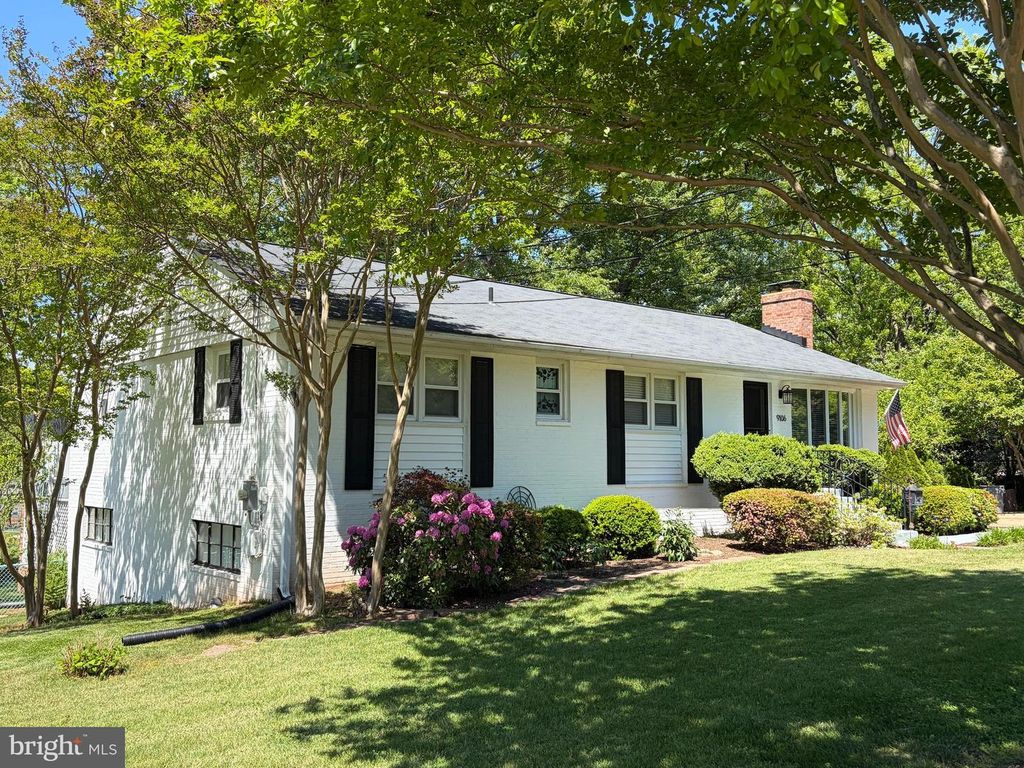 9106 PEABODY ST, Manassas, VA 20110