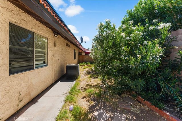 1152 E Avenue J12, Lancaster, CA 93535