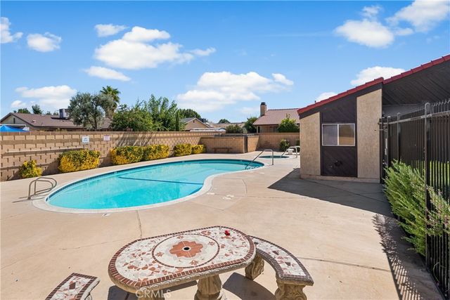 1152 E Avenue J12, Lancaster, CA 93535