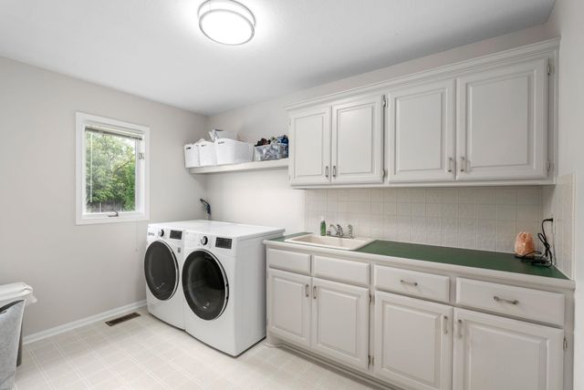 1136 N Linden Cir, Wichita, KS 67206