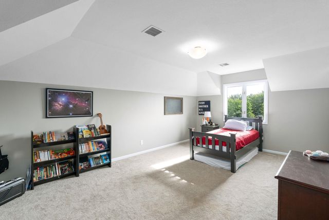 1136 N Linden Cir, Wichita, KS 67206