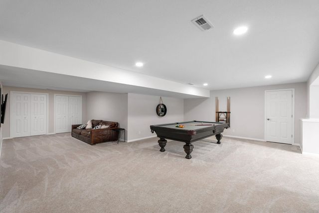 1136 N Linden Cir, Wichita, KS 67206