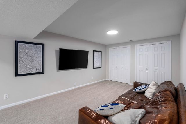 1136 N Linden Cir, Wichita, KS 67206