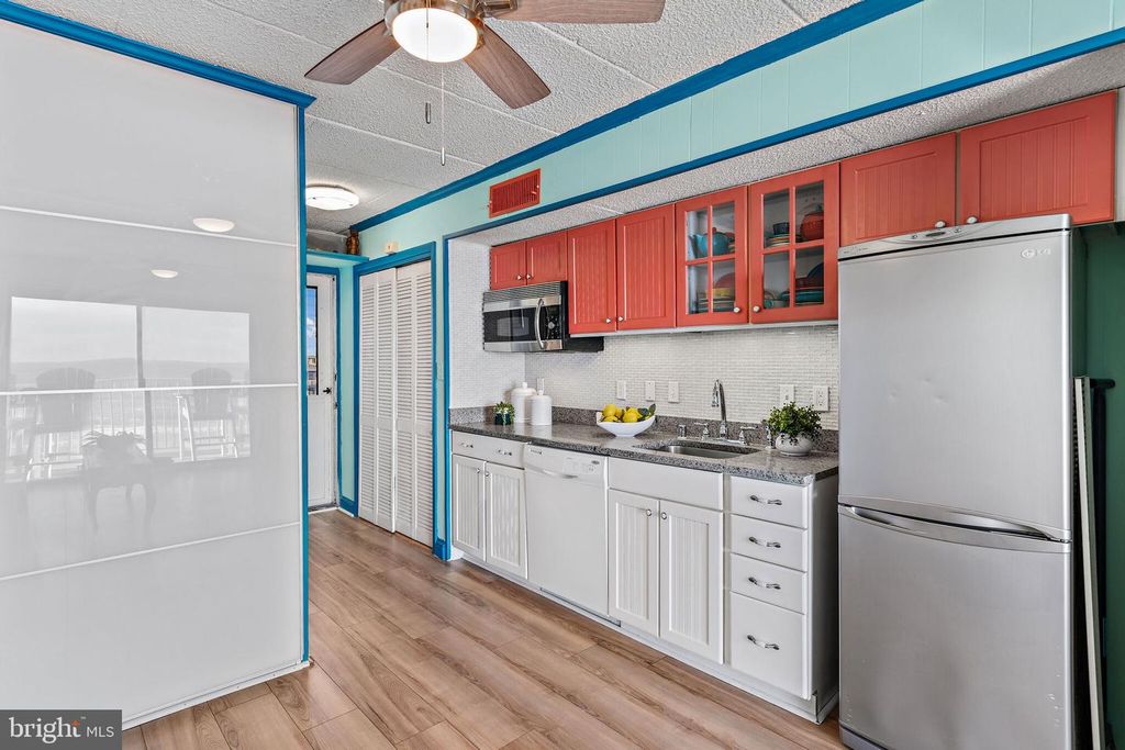 Image 10 of property listing at 12305 WIGHT ST #310, Ocean City, MD 21842