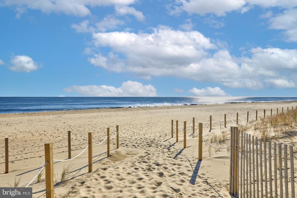 Image 5 of property listing at 12305 WIGHT ST #310, Ocean City, MD 21842